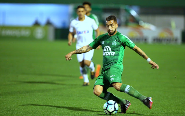 Emprestado pelo Flamengo, Canteros assina com a Chapecoense até o fim do ano