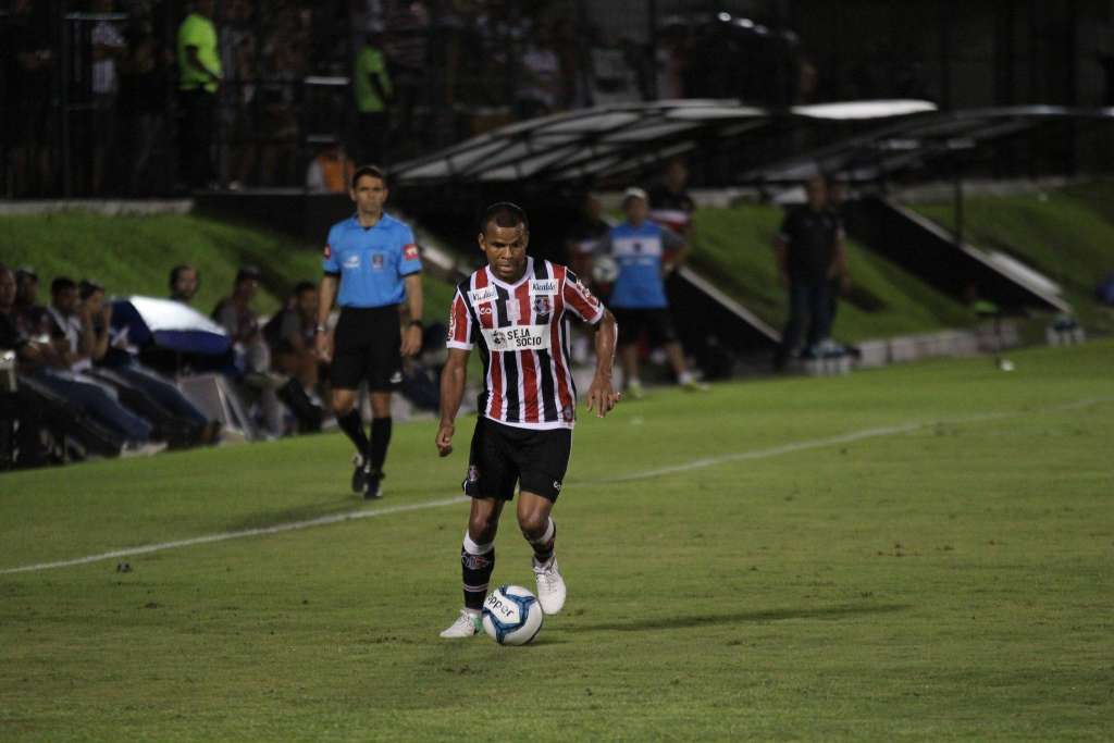 Botafogo vira sobre o Santa Cruz no Arruda