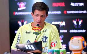 Barbieri lamenta perda da liderança e admite 'insatisfação' com empate do Fla