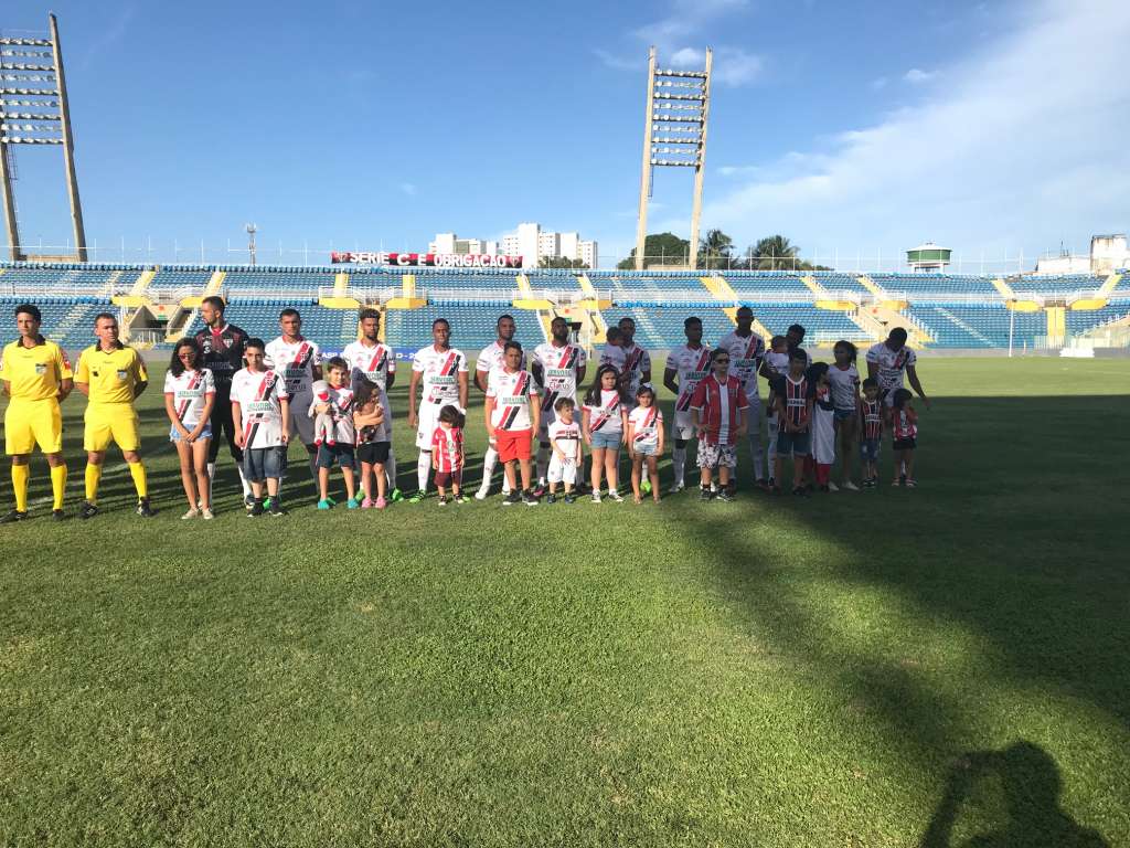 Com a vitória sofrida, o Ferroviário depende apenas de si para garantir a classificação na última rodada