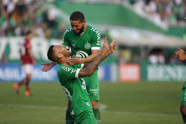 Em bom momento, Chapecoense visita Inter e tenta embalar no Brasileirão