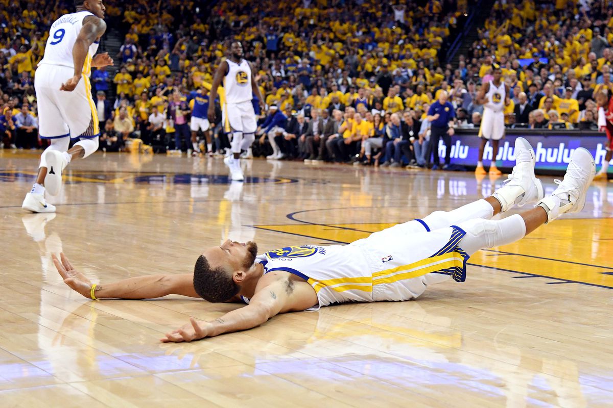 Com 35 pontos de Curry, Warriors massacra Rockets e faz 2 a 1 na final do Oeste