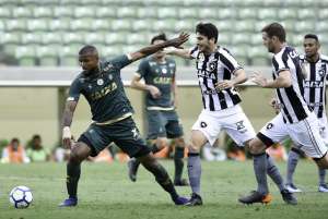 Valentim nega postura defensiva e admite que Botafogo precisa melhorar fora