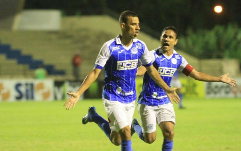 Diogo Oliveira, do São Bento, é um dos três meias que estão na Seleção FI da rodada