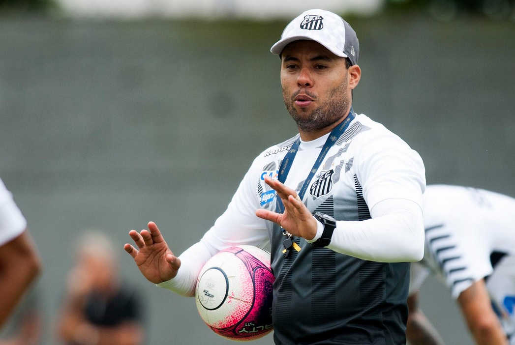 Jair Ventura divide opiniões no Santos e dirigentes cogitam Abel e Zé Ricardo