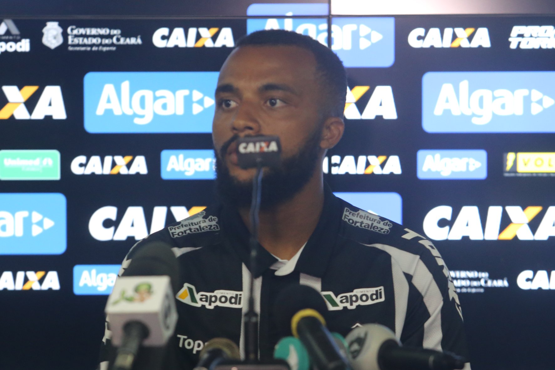 Ceará apresenta Samuel Xavier e confirma rescisão com lateral esquerdo
