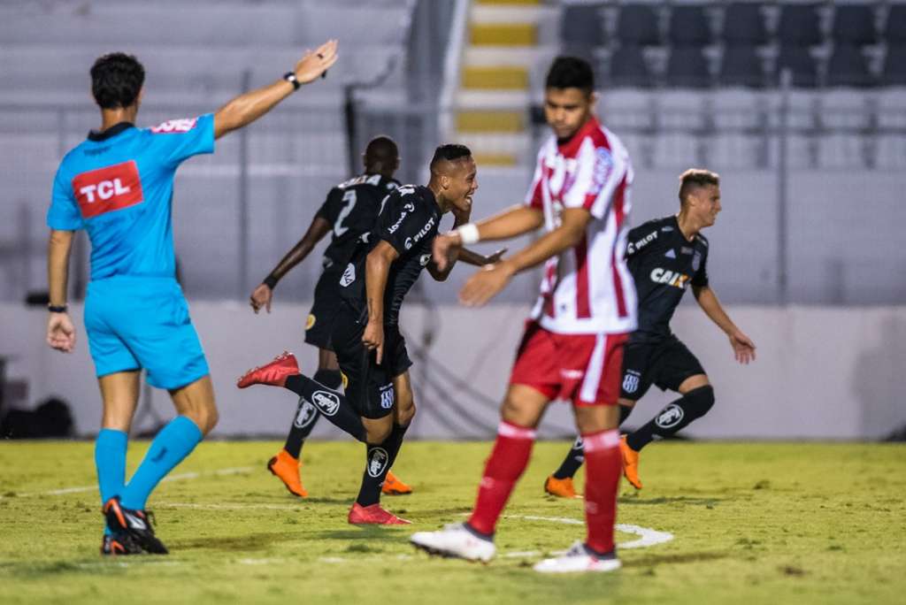O lateral Orinho desfalcou a Ponte Preta nos últimos três jogos por conta de uma lesão na coxa