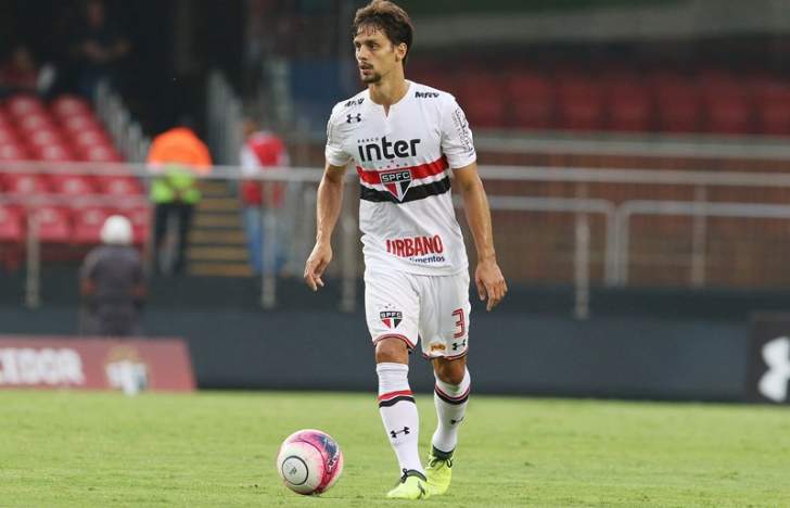 Após cirurgia, Rodrigo Caio começa tratamento no Reffis do São Paulo