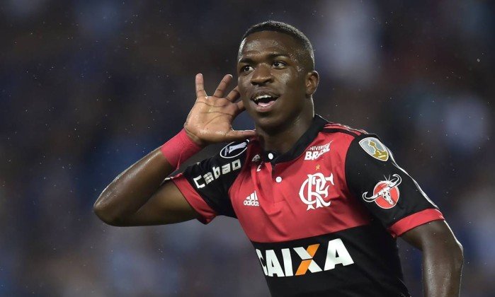 Vinícius Júnior minimiza possível despedida da Libertadores e garante foco no Fla