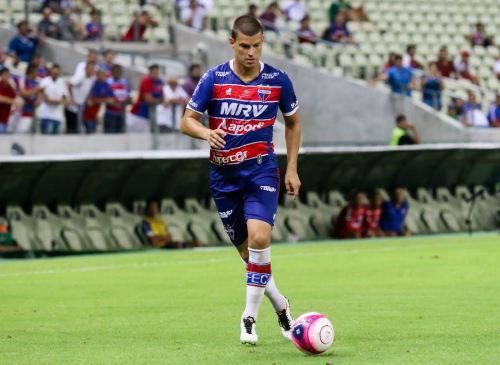 Série B: Zagueiro do Fortaleza comemora vitória e manutenção da liderança isolada