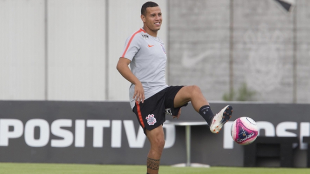 Corinthians pode utilizar jogadores emprestados para comprar Sidcley