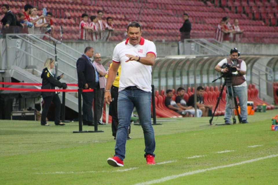 Série C: Demitido do Náutico, Roberto Fernandes é o novo técnico do Santa Cruz