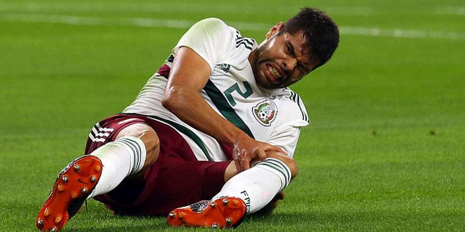 Com lesão no joelho, zagueiro mexicano é cortado e perderá Copa do Mundo