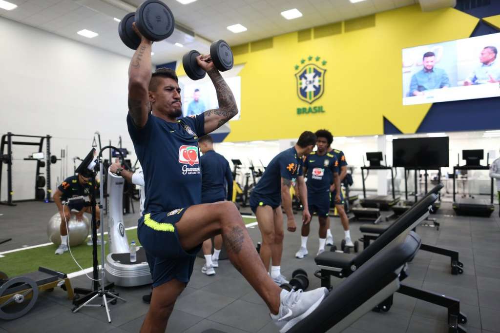 Parte da seleção treinou na academia