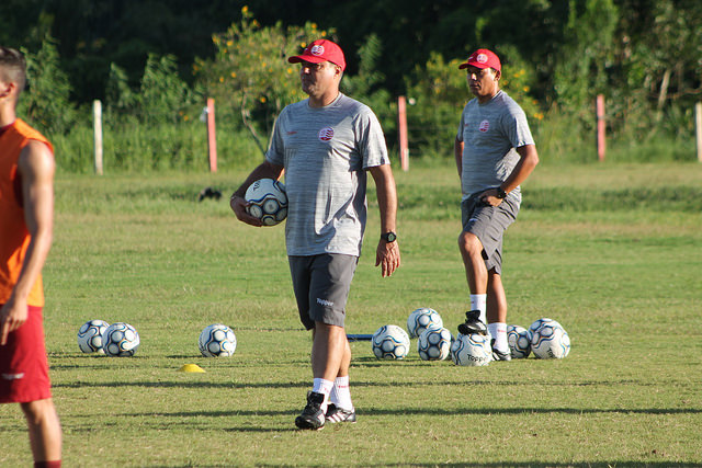 Série C: Márcio esboça escalação sem Negretti, até então capitão do Náutico