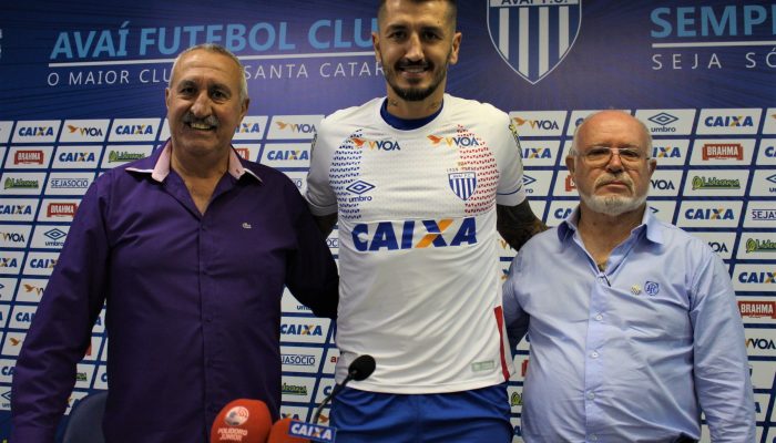 Série B: Apresentado no Avaí, zagueiro fala do seu passado no Figueirense: “Ficou lá”