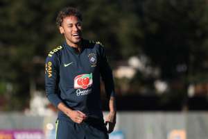 Com Neymar em campo, seleção faz primeiro treino com bola na Granja Comary