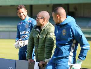Ídolo, Alex acompanha treino; Eduardo Baptista fala em 'decisão' para Coritiba