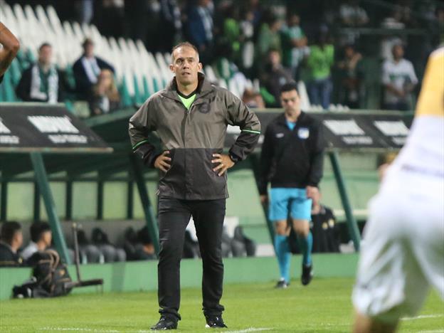 Eduardo Baptista descarta contato do Corinthians e garante: “Foco é o Coritiba”