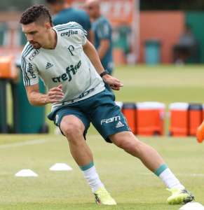 Moisés participa de treino e pode voltar antes do previsto no Palmeiras