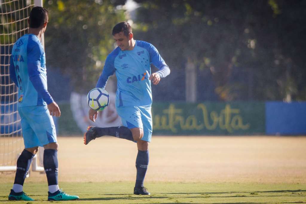 O meia Robinho criticou a maratona de jogos que o Cruzeiro vai ter até a Copa do Mundo
