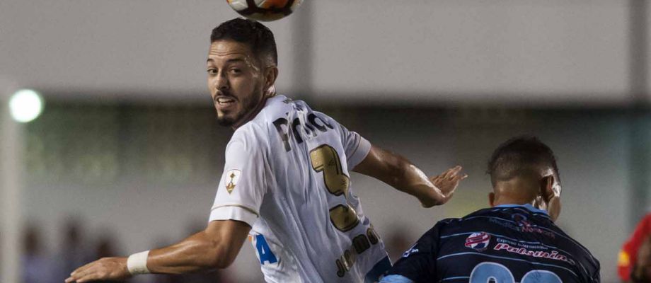 Jean Mota foi o jogador que mais esteve próximo de marcar para o Santos em chutes de longa distância