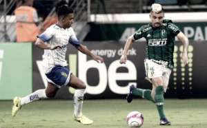 Porto-POR prepara proposta para tirar Victor Luis do Palmeiras