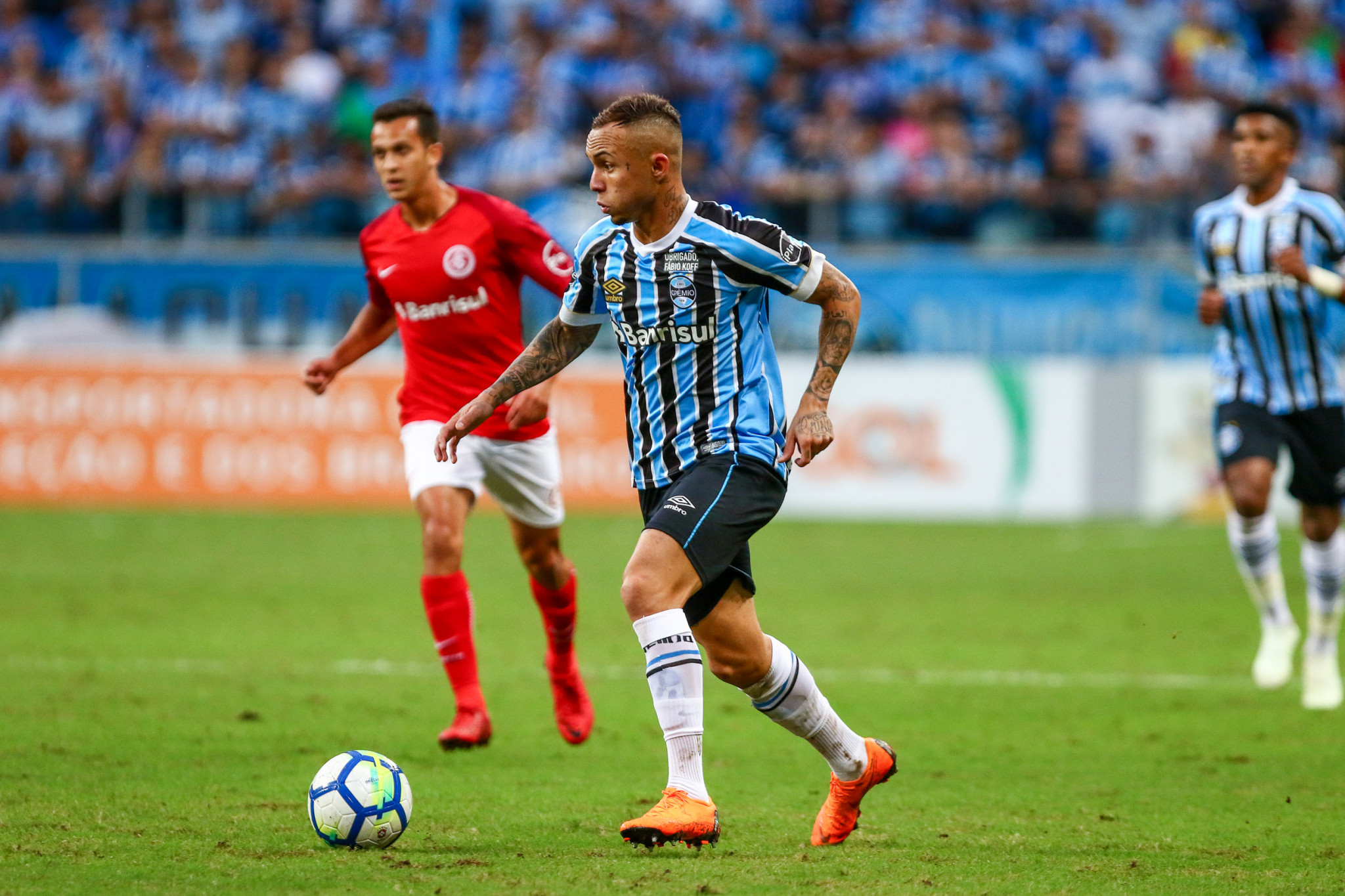 Grêmio viaja sem Marcelo Oliveira e Luan, mas tem retorno de Everton