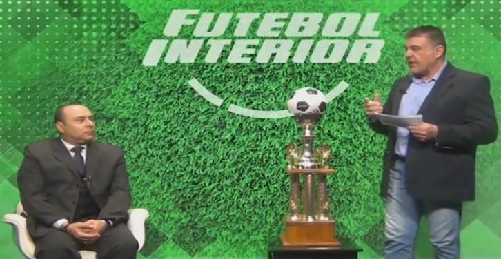 Artur Eugênio com opiniões fortes sobre o futebol ao lado de Guina Paiva