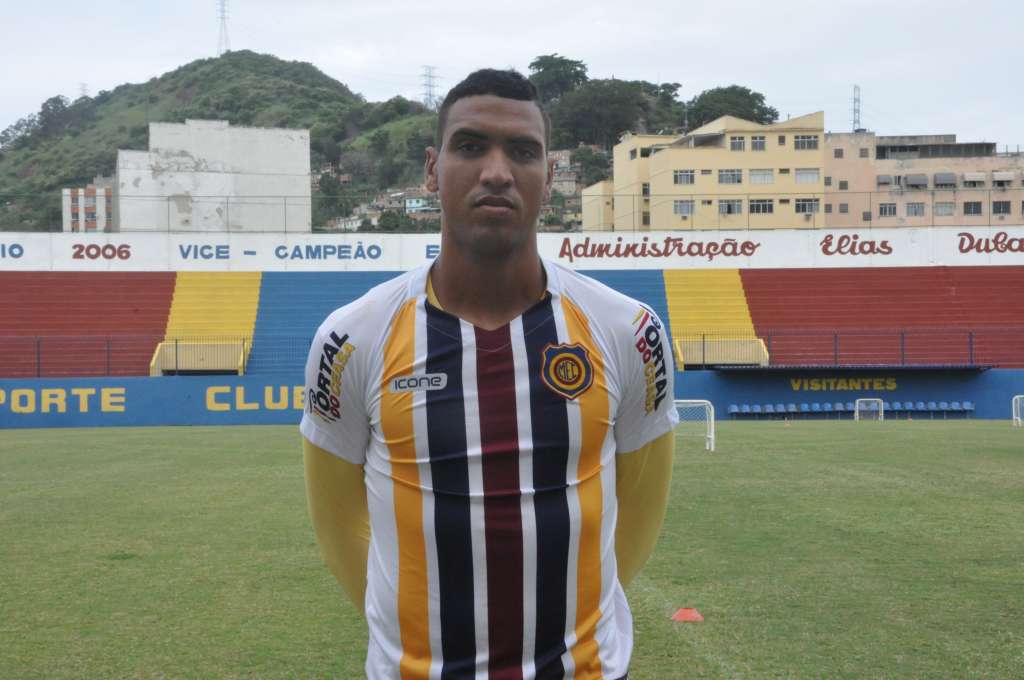 “Temos que impor nosso ritmo de jogo e ir pra cima do Linense”, diz o zagueiro Alex Augusto sobre partida decisiva (Foto: André Soares/Madureira EC)