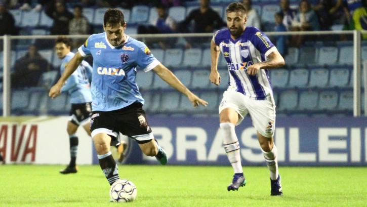 Paysandu errou em lances capitais e o Avaí aproveitou as chances. Fotos: Jamira Furlani - Avaí