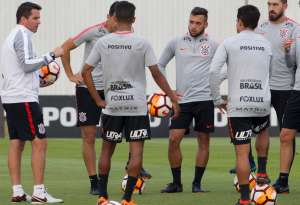 Por condição física, Loss pode mandar Pedrinho para o banco no Corinthians