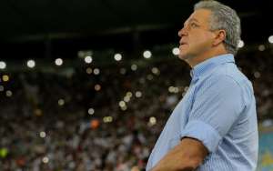 Abel Braga contém euforia após vitória do Fluminense: 'Resultado foi mentiroso'