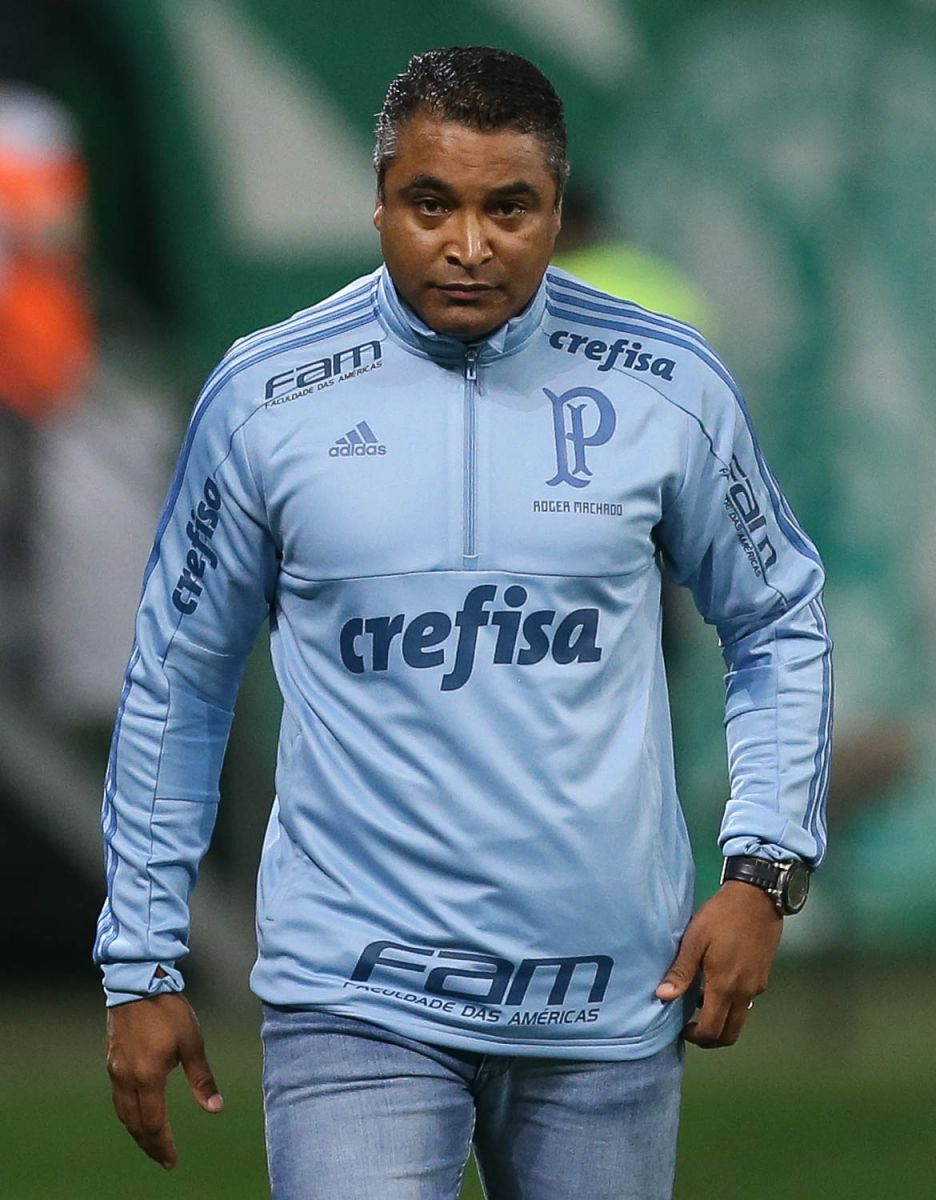 Roger Machado indica chance de Hyoran ganhar vaga de Lucas Lima no Palmeiras