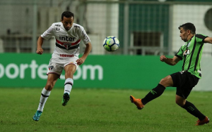 Destaque do São Paulo, Nenê vibra com boa fase: 'É como se eu tivesse 25 anos'