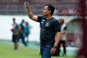 Jair Ventura minimiza pressão no Santos após derrota e dá razão aos torcedores