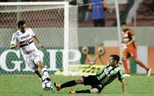 São Paulo surpreende, segue invicto e encosta na liderança do Brasileiro