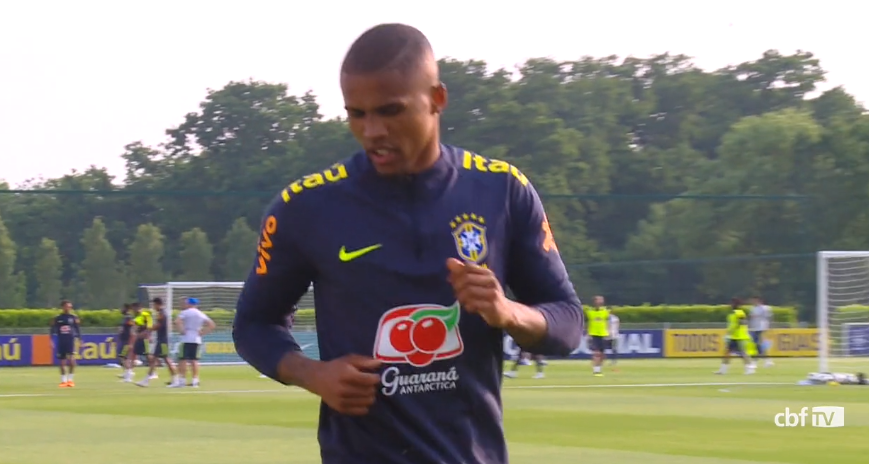 Sem finalistas da Liga dos Campeões, seleção realiza primeiro treino em Londres