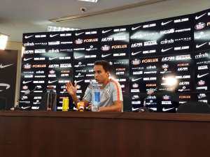 Jadson defende Mantuan no Corinthians: 'Todos já erraram'