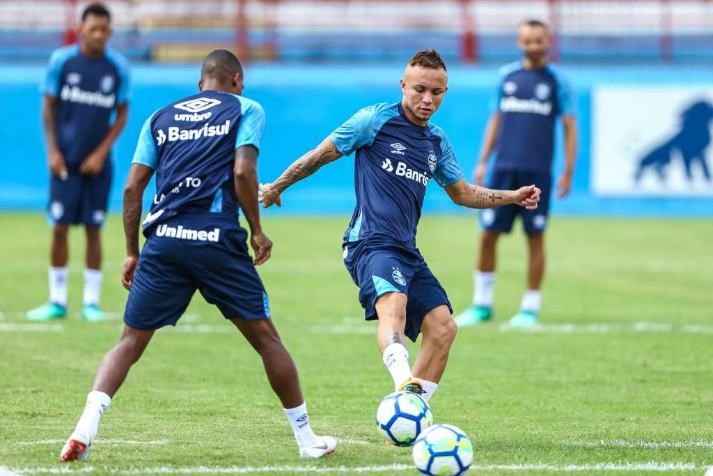 Luan volta a treinar e deve reforçar o Grêmio contra o Fluminense