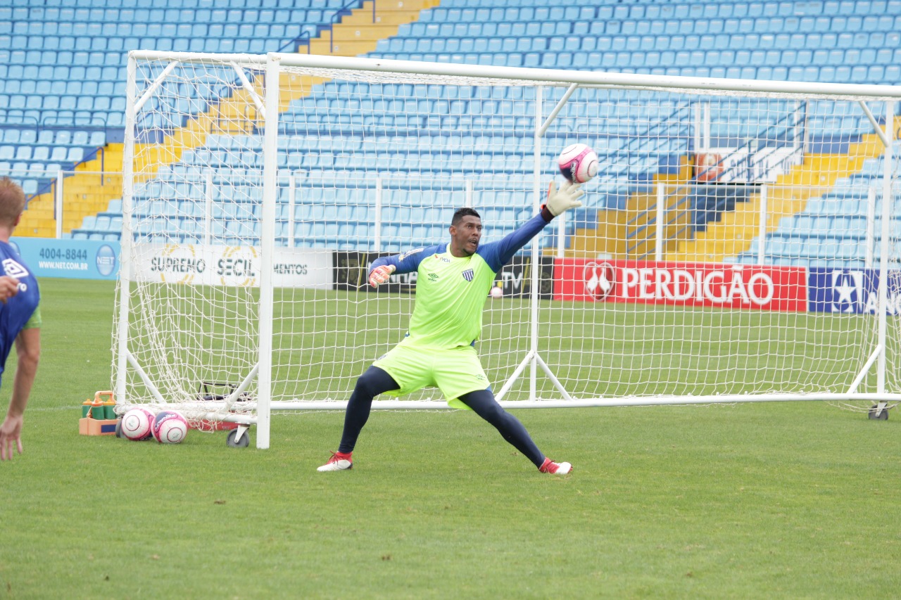Seleção FI da Série B aposta em jogadores experientes e técnico invicto