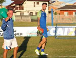 Série B: Geninho elogia zagueiro do Avaí mas diz que o atleta ainda precisa de ritmo