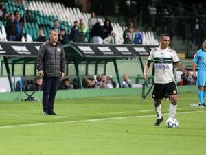 Série B: Diante do Londrina, lateral Leandro Silva visa manutenção do Coritiba no G4