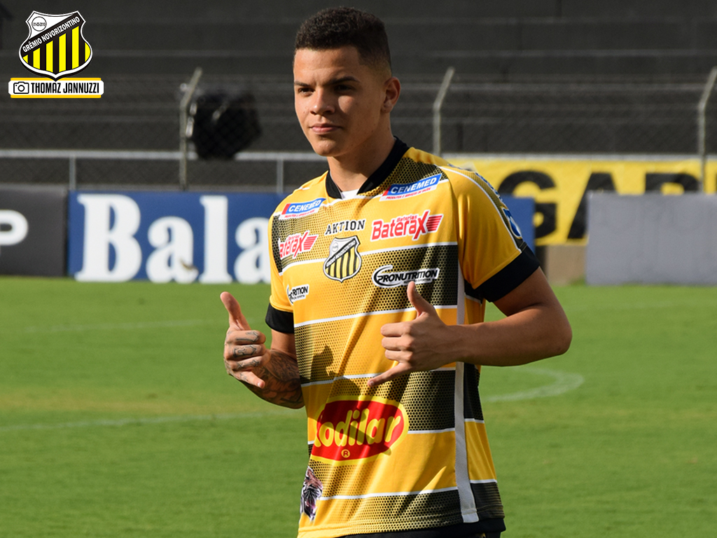 Rodrigo Rodrigues chamou atenção do atual tri-campeão da Liga dos Campeões, após se destacar em um torneio mundial Sub 17 Rodrigo Rodrigues chamou atenção do atual tri-campeão da Liga dos Campeões, após se destacar em um torneio mundial Sub 17