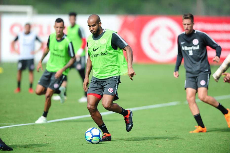 Moledo minimiza ‘revanche’ contra o Vitória e vê Inter em alta no Brasileirão