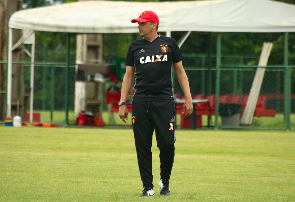 O técnico Claudinei Oliveira confirmou o Sport com duas alterações