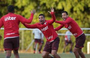 São Paulo fecha treino e divulga lista de relacionados com retornos