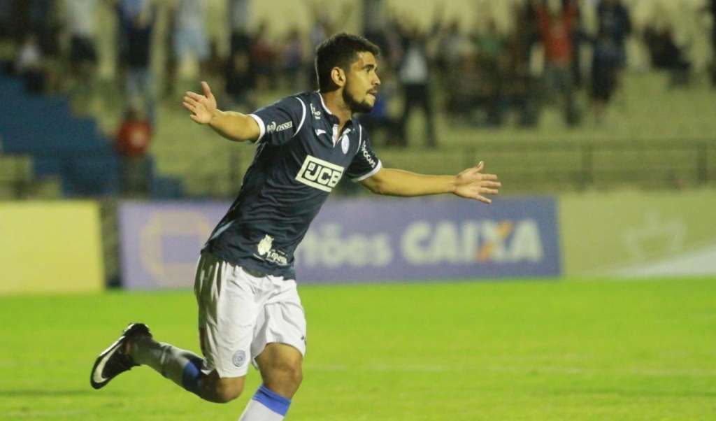 O atacante Zé Roberto pode ter feito sua despedida do São Bento nesta terça-feira (Foto: Jesus Vicente/Repórter Autônomo)