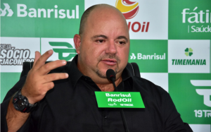 Série B: Alvo da torcida, Julinho Camargo tem jogo decisivo na sexta