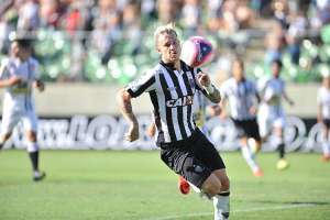 Clube árabe nega contratar atacante Róger Guedes, hoje no Atlético-MG